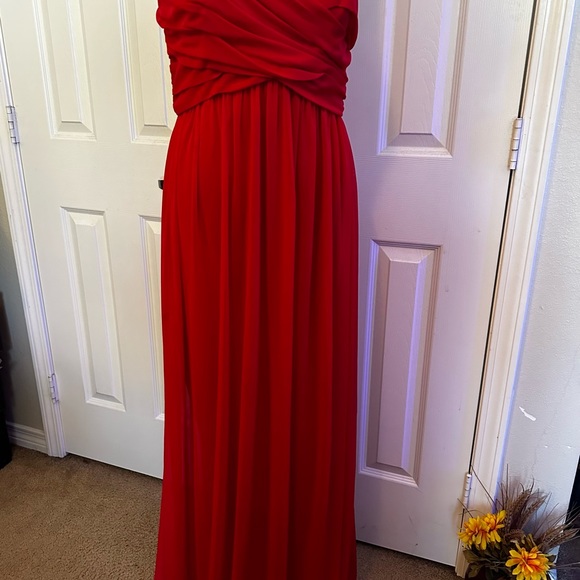 Red Scarlet floor-length dress - Picture 2 of 3